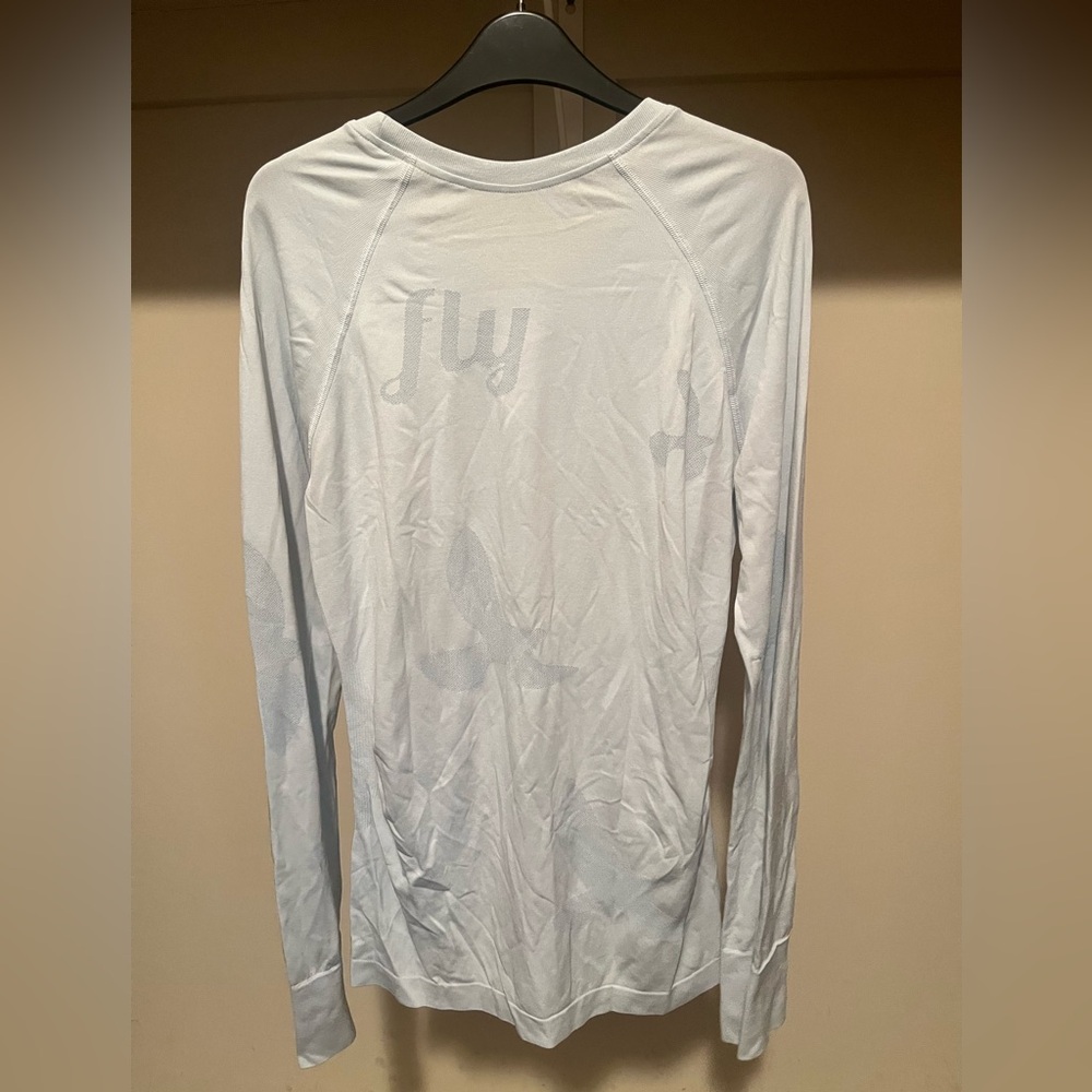 Oiselle Women's Soft Light Blue Long Sleeve Flyte - Picture 3 of 5